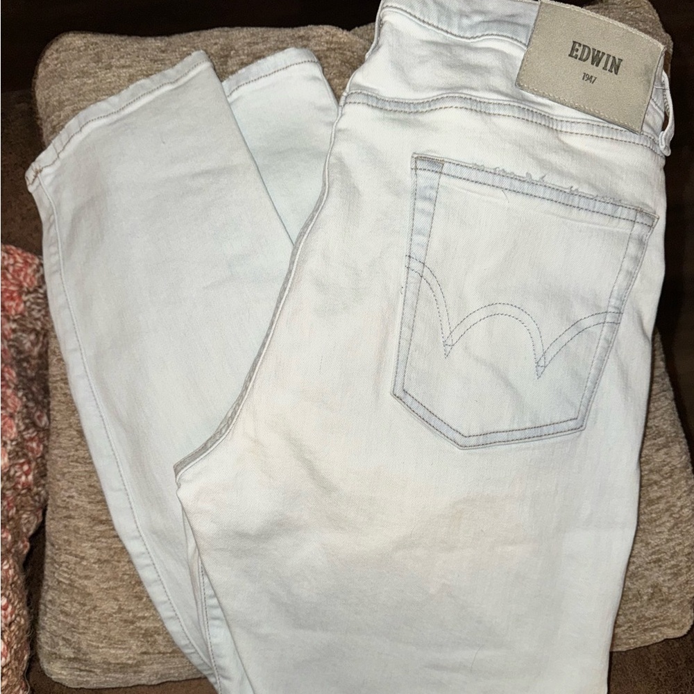 NWOT Edwin Maddox Crop Slim Cut Crop Men’s Jeans. 33x26. Light wash.